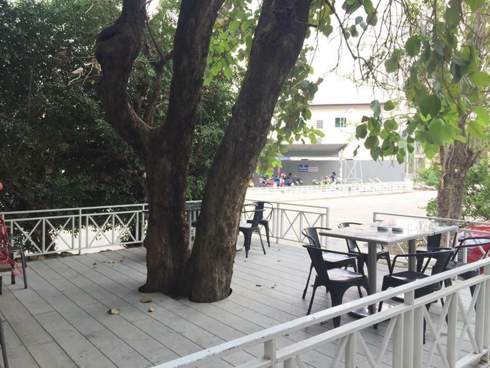 The Zell Hotel Buriram Luaran gambar